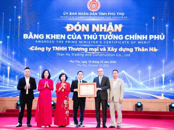 Công ty Thân Hà đón nhận Bằng khen của Thủ tướng Chính phủ và Cờ thi đua của UBND tỉnh Phú Thọ