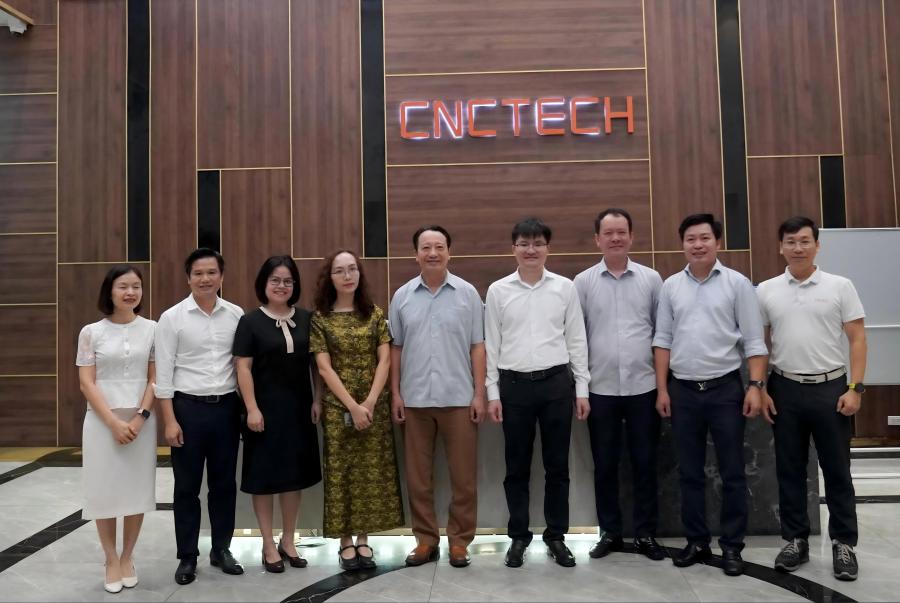 Phó Chủ tịch VCCI thăm và làm việc tại Tập đoàn CNCTech